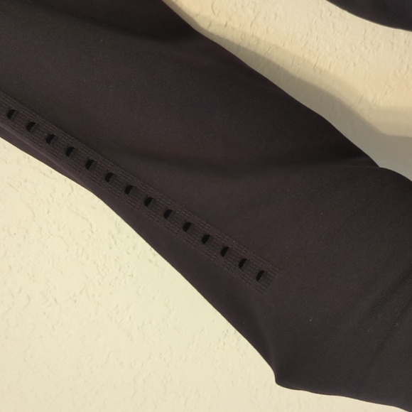 Athleta Perforated Long Sleeve Running Stretchy Athleasure Athletic tee Sz M - Picture 6 of 10